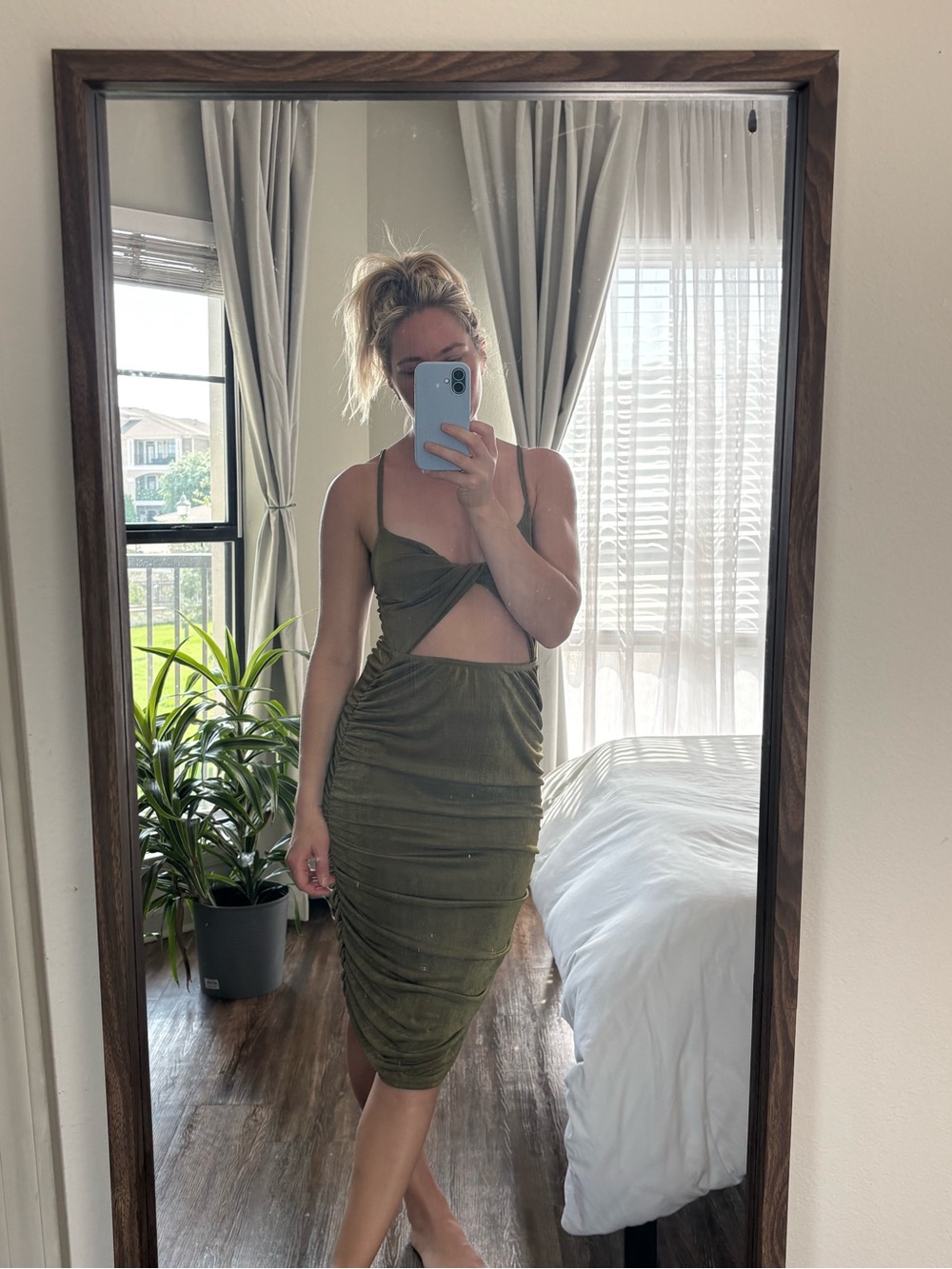 PrettyLittleThing Olive Green slinky twist ruched Spaghetti-Strap Dress - Picture 4 of 4
